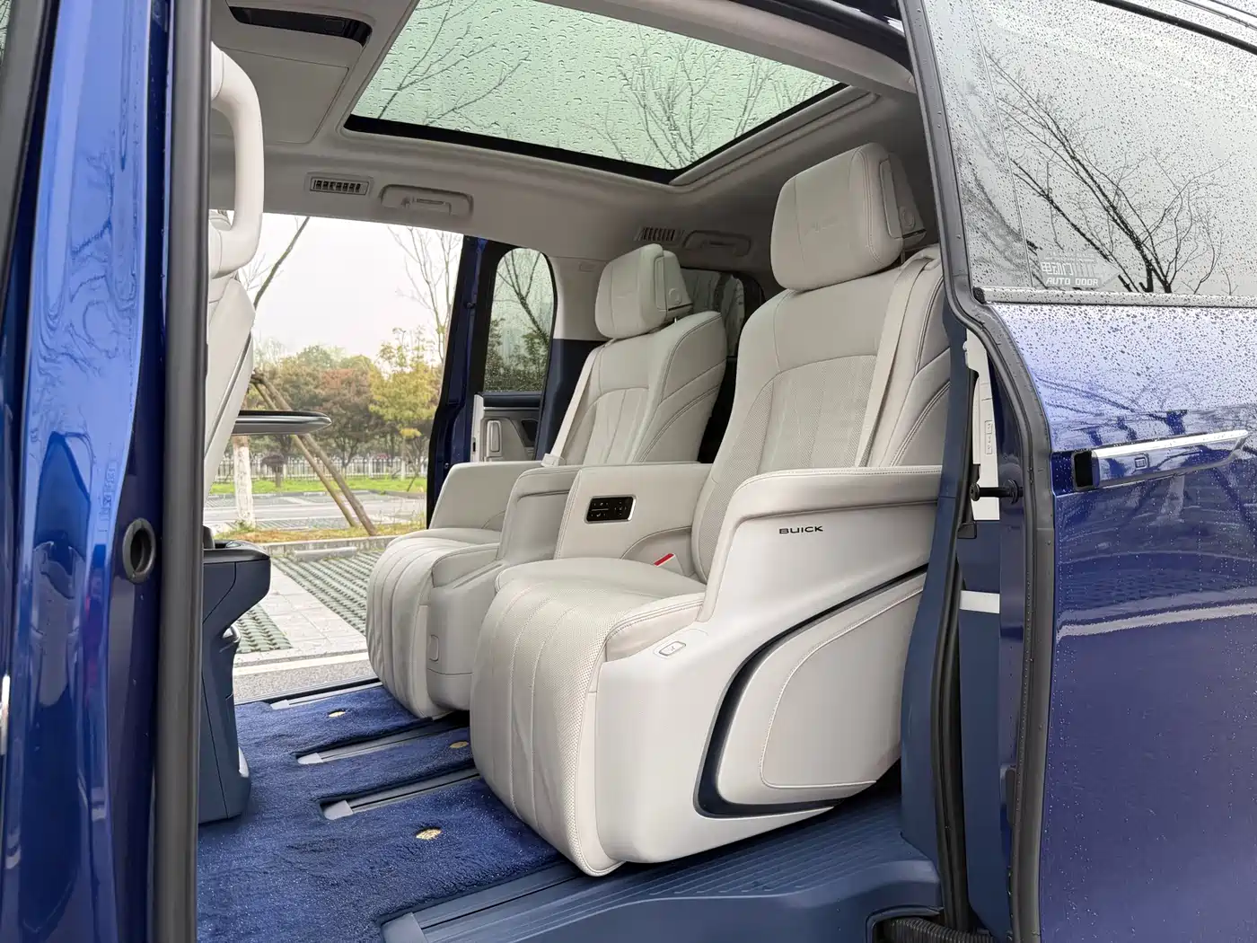 BUICK GL8 NEW ENERGY