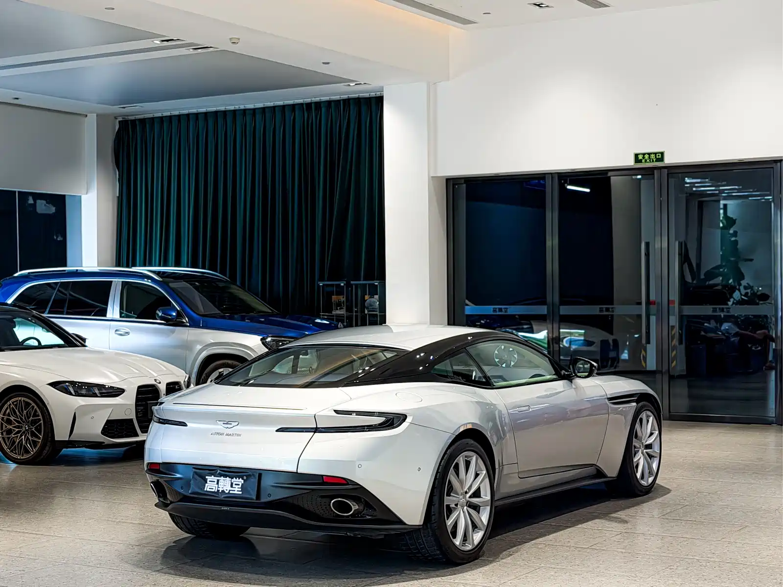 Фото 4 - Aston Martin DB11