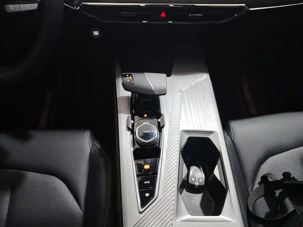 Changan Oshan Z6 EV 2024 2023 Smart Electric iDD 150KM Flagship PLUS