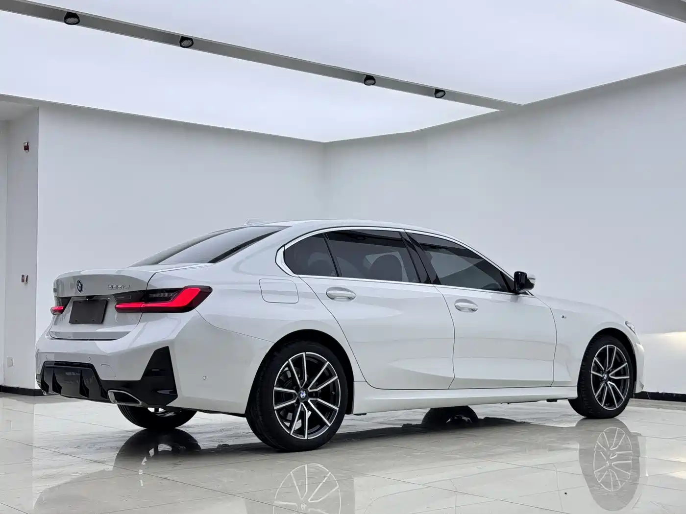 BMW 3 Series 2025 325Li M Sport Package фото 14