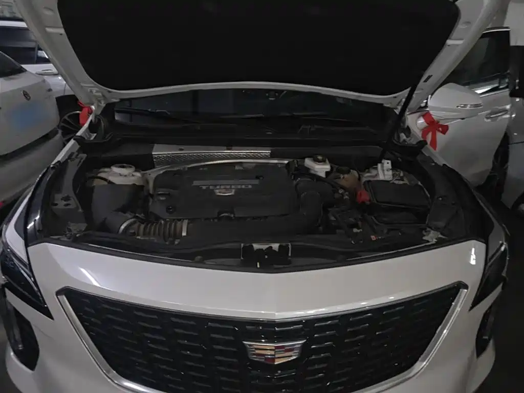 CADILLAC XT4