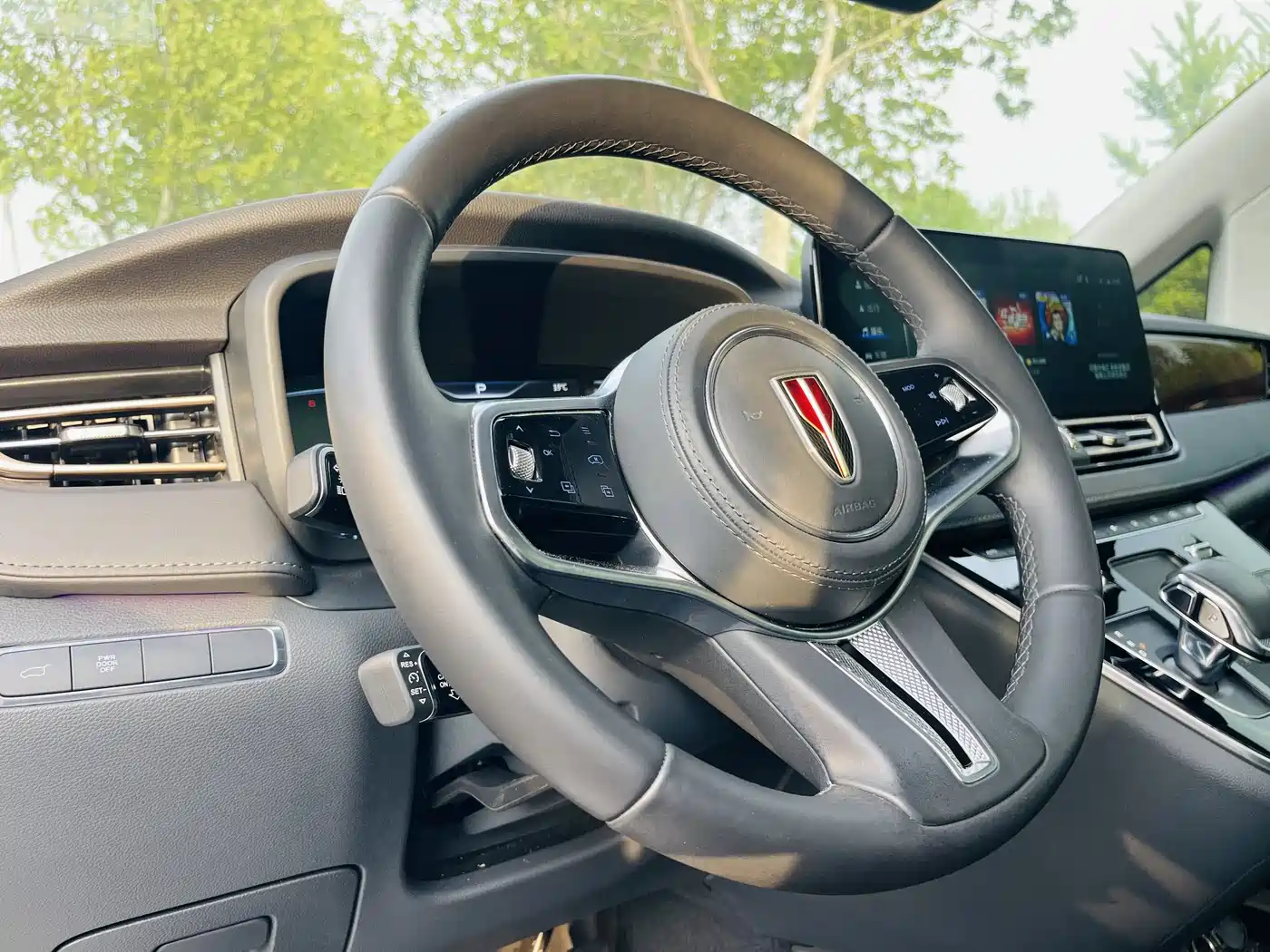 Hongqi HQ9 2023 2.0T Smart Connect Flag Enjoy Edition фото 14