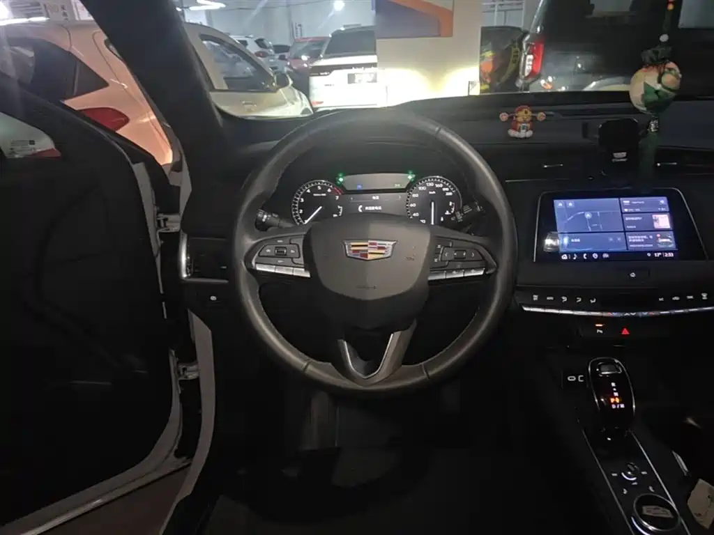 CADILLAC XT4