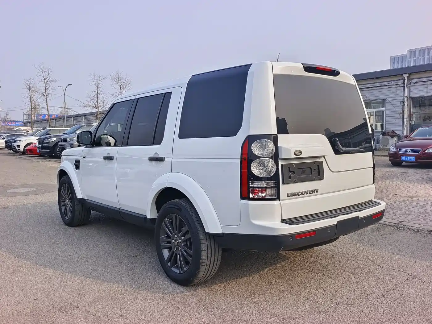 Land Rover Discovery 2015 3.0 SC V6 SE фото 4