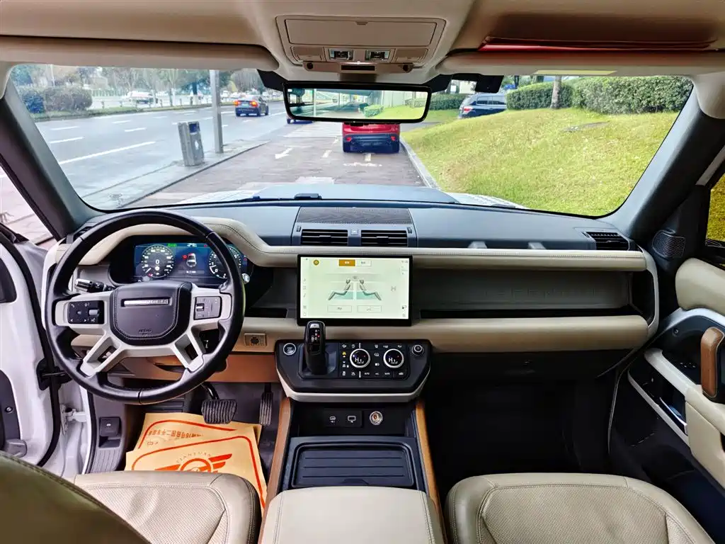 Land Rover Defender 2022 Model 90 2.0T P300 Tiger Ambition Edition фото 11