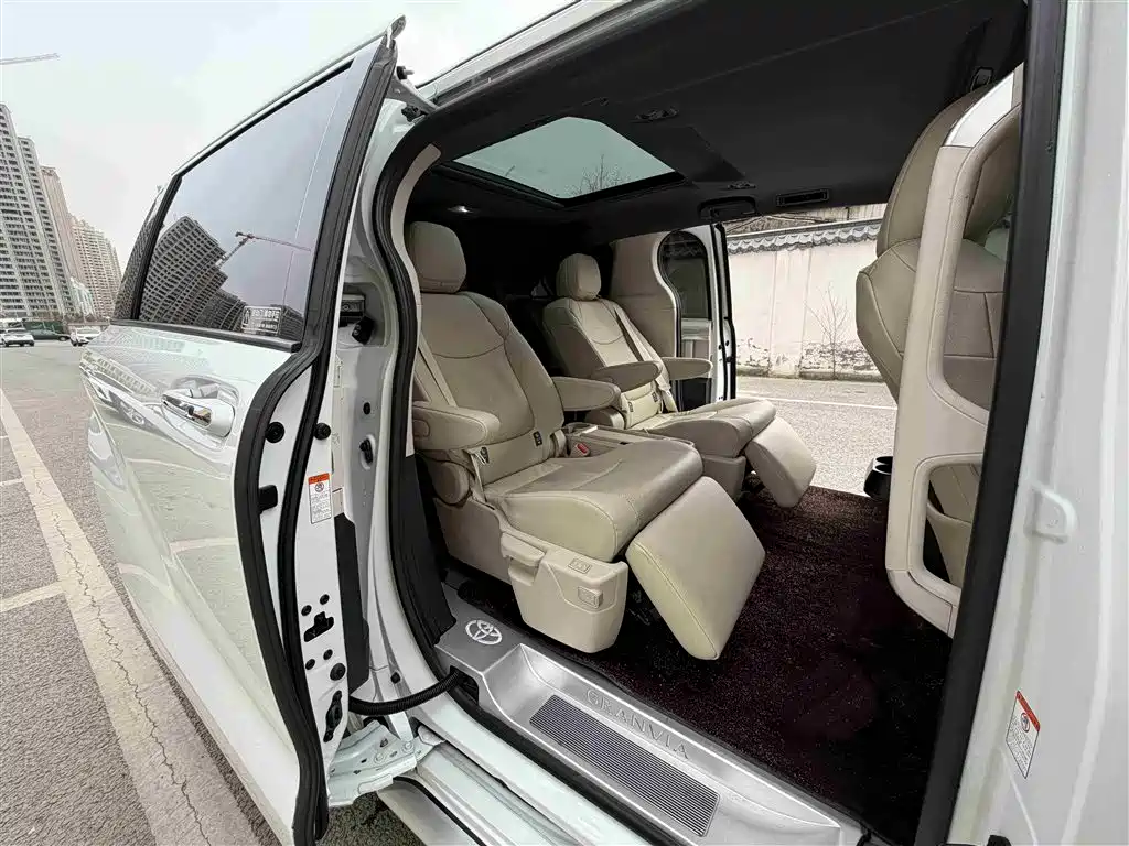 Toyota Granvia 2023 2.5L Hybrid Prestige PLUS Edition фото 7