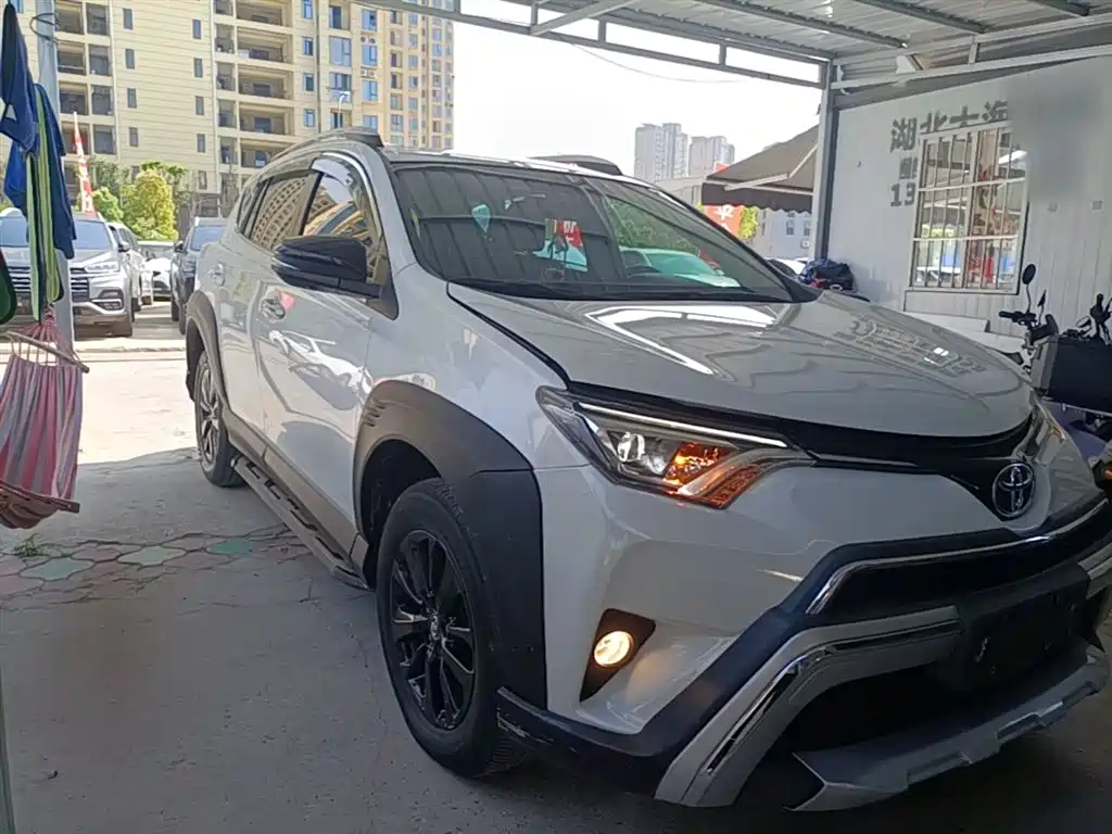 Toyota RAV4 Rongfang 2019 2.0L CVT 2WD Style X Limited Edition China VI фото 4