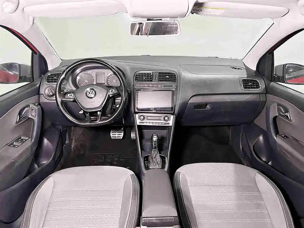 Volkswagen Polo 2014 1.6L Cross Polo Automatic фото 9