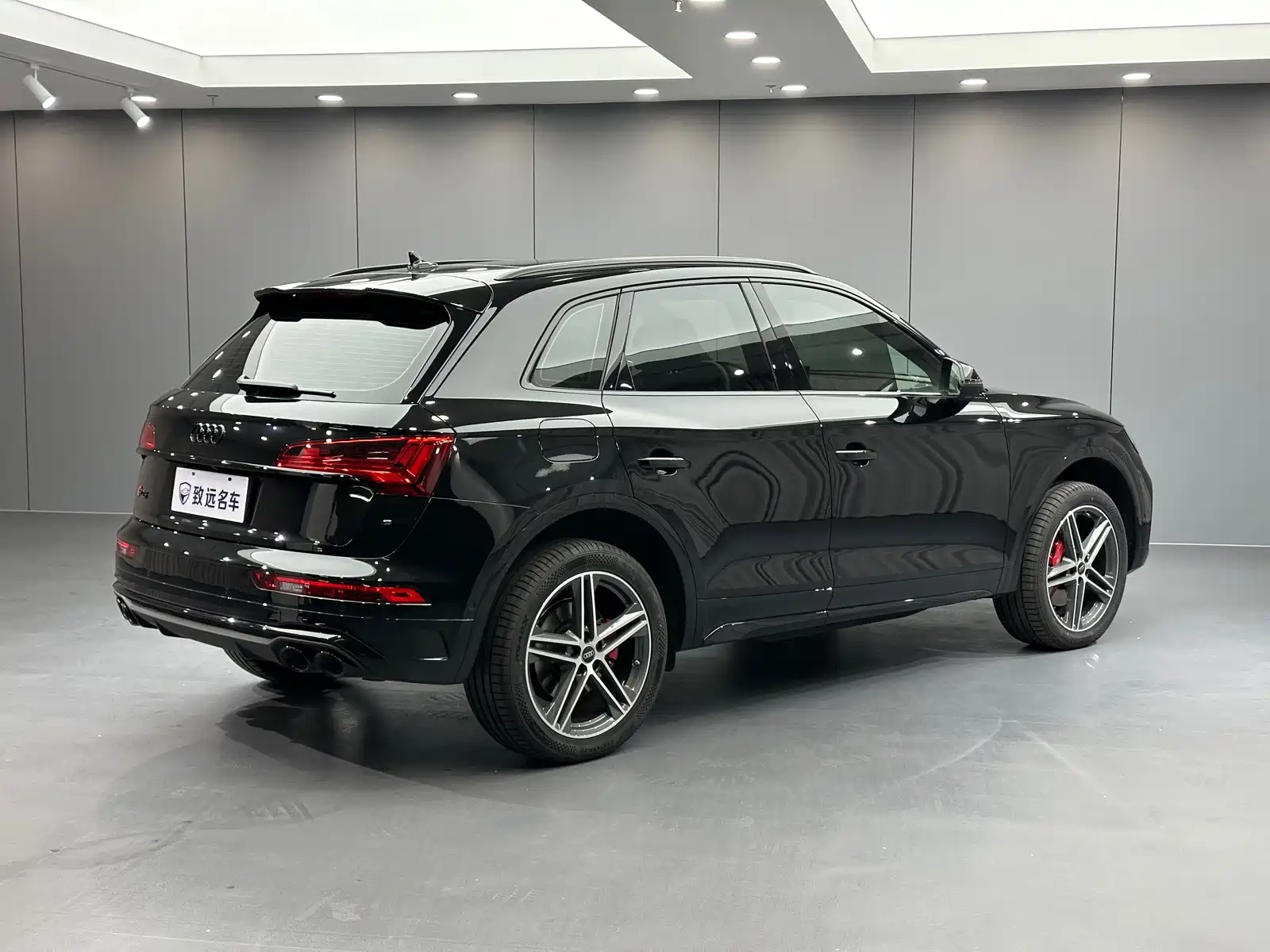 Photo 4 - Audi SQ5