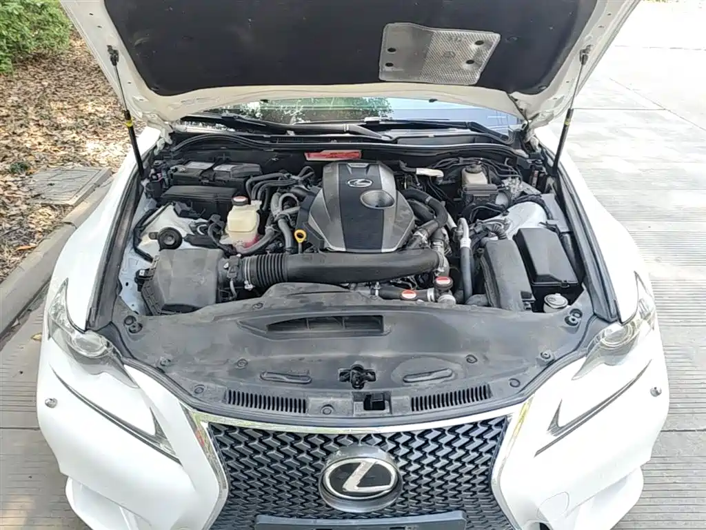 Lexus IS 2015 200t F SPORT фото 20