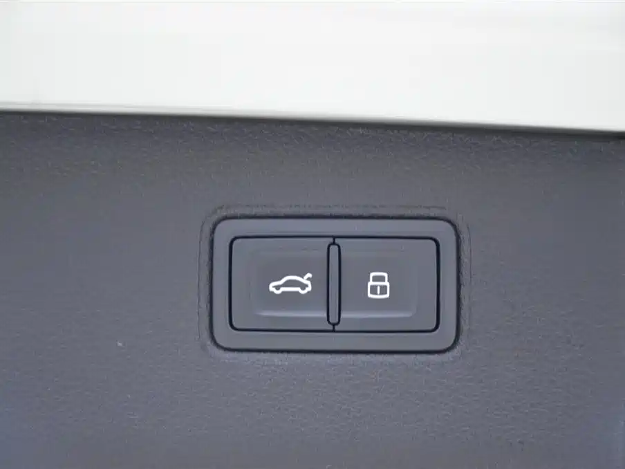 BENTLEY TIMYUE PLUG IN HYBRID