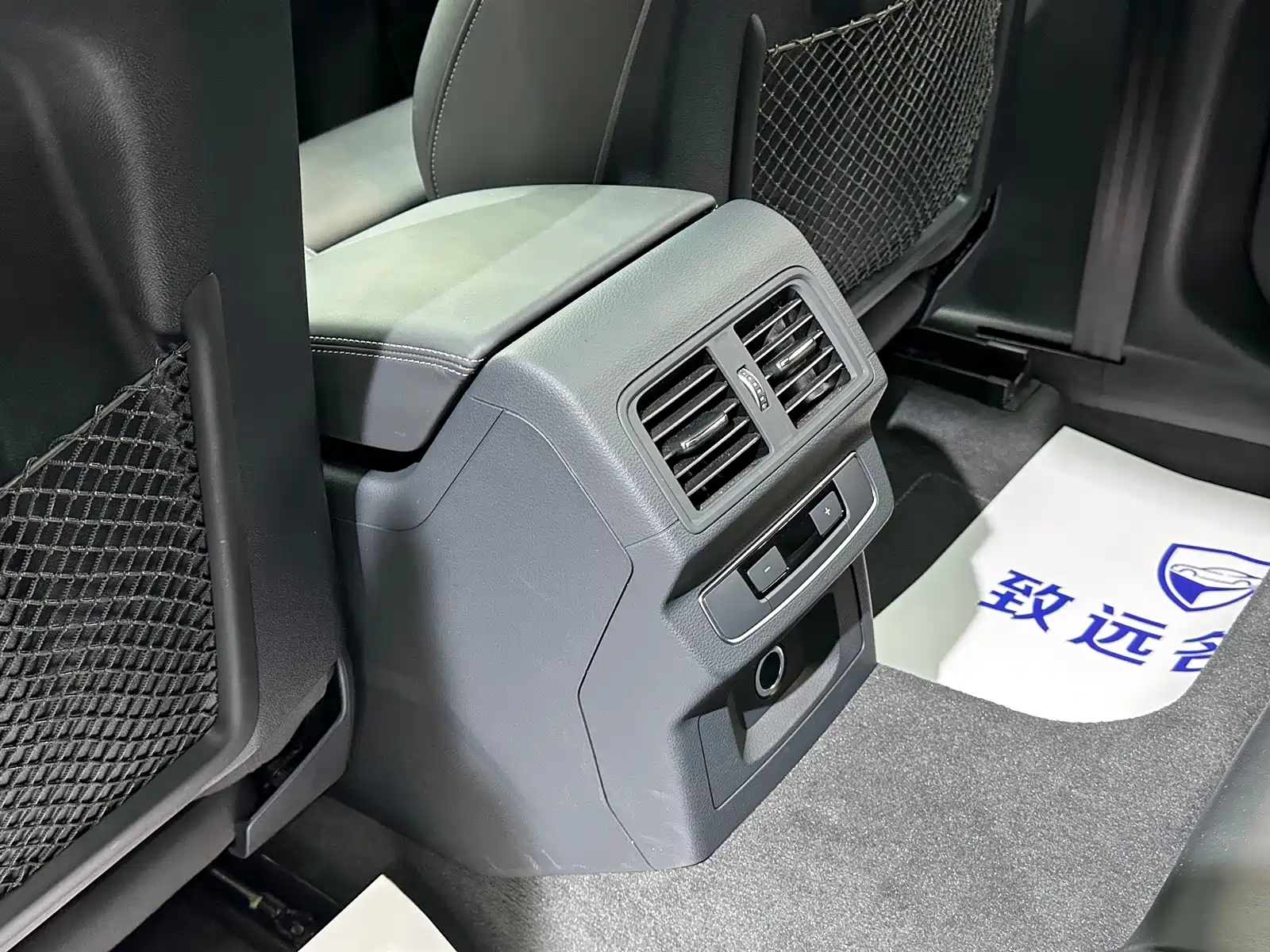 Photo 19 - Audi SQ5