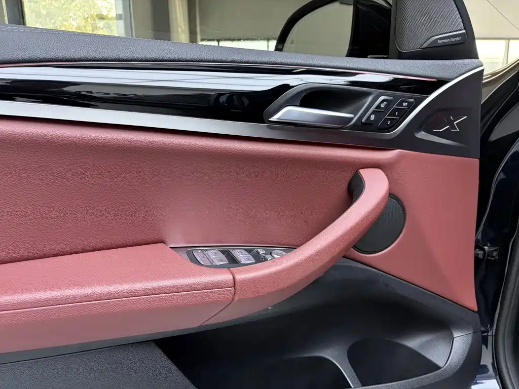 Фото 9 - BMW iX3