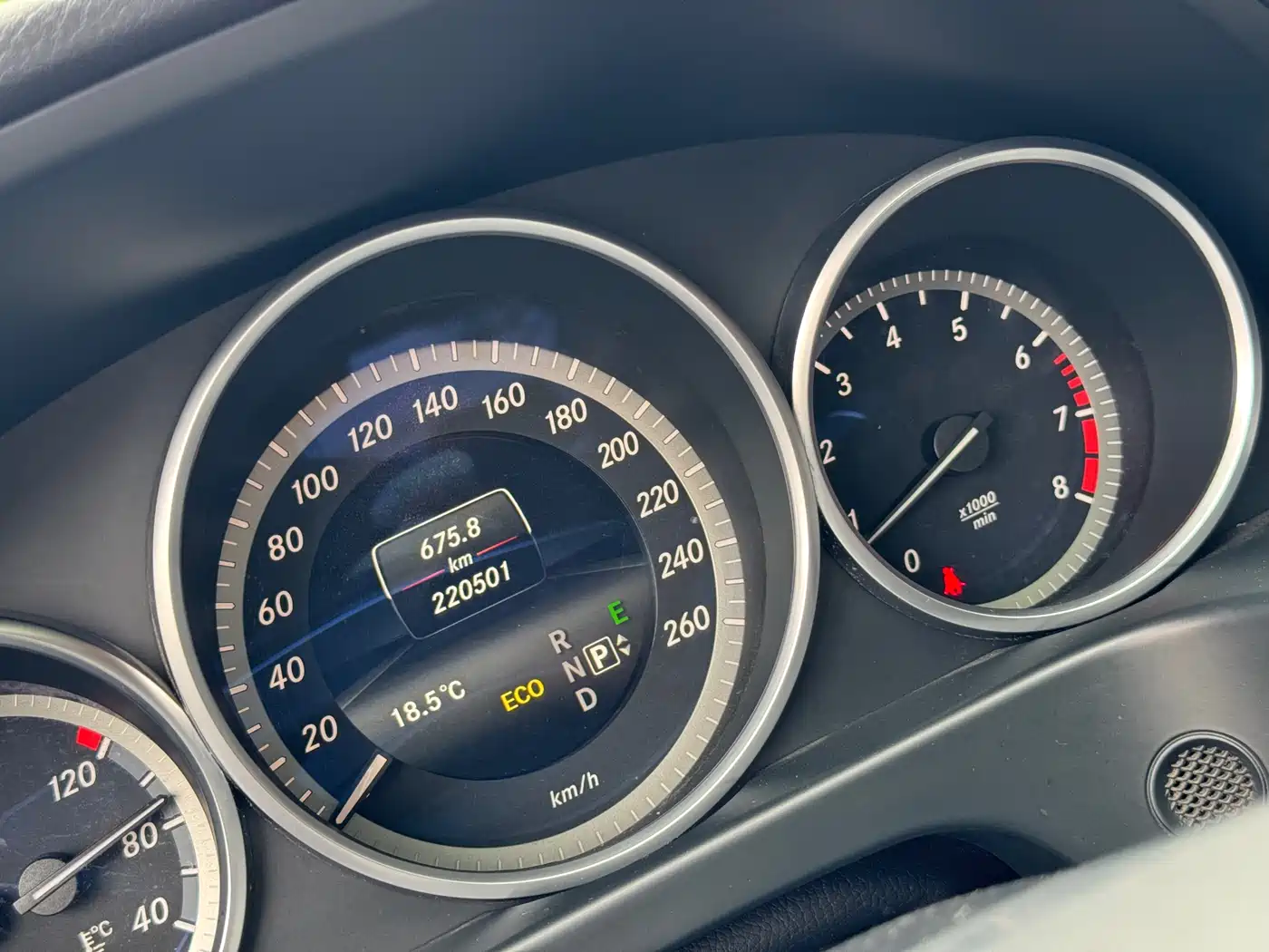 Mercedes-Benz E-Class 2015 E 200 L фото 9