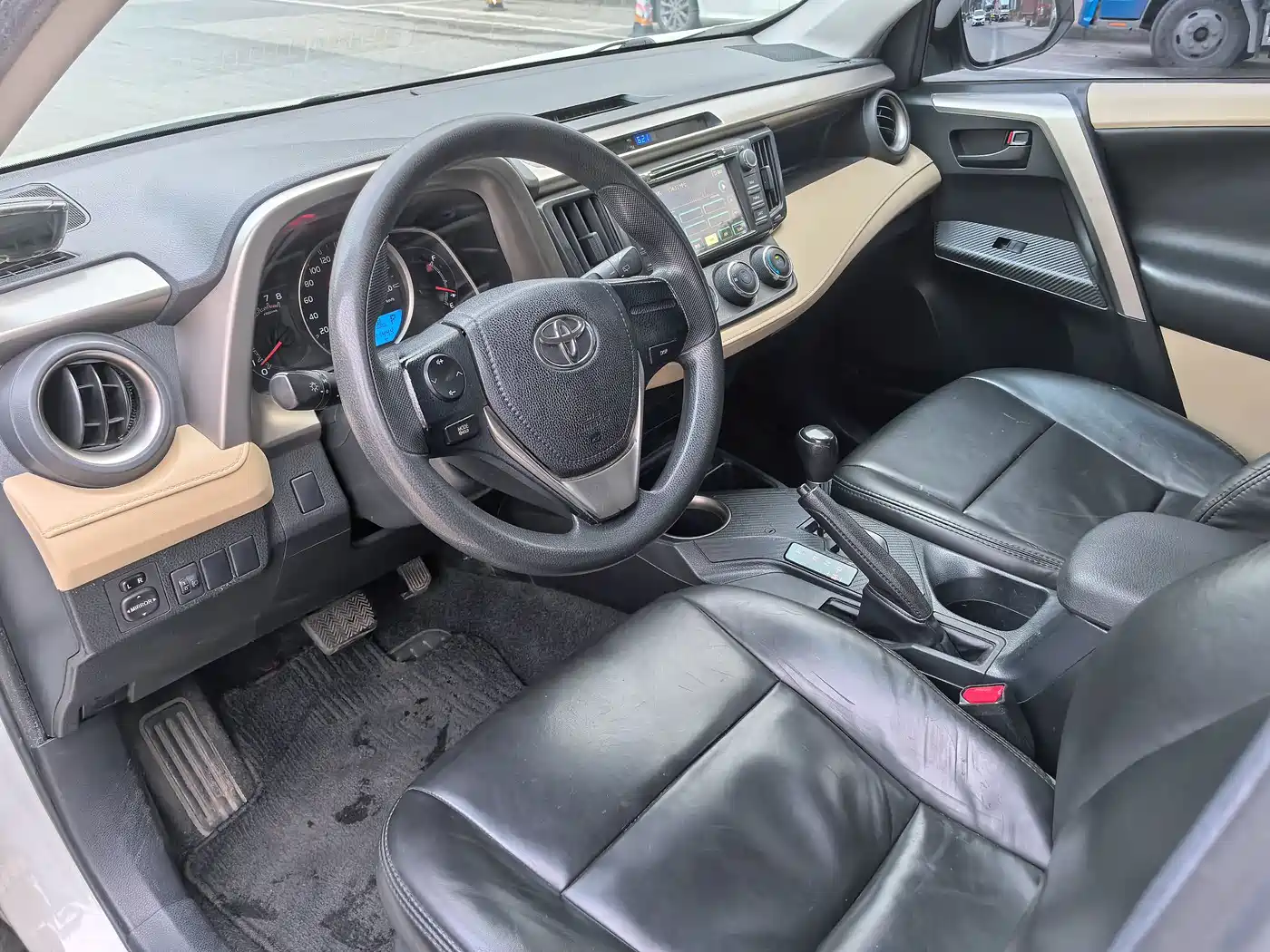 Toyota RAV4 Rongfang 2015 2.0L CVT 2WD Urban Edition фото 10