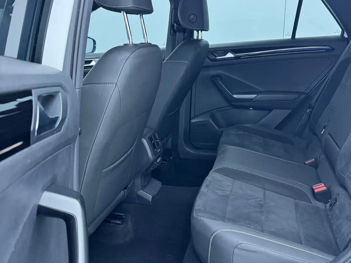 VOLKSWAGEN T-ROC EXPLORING SONGS