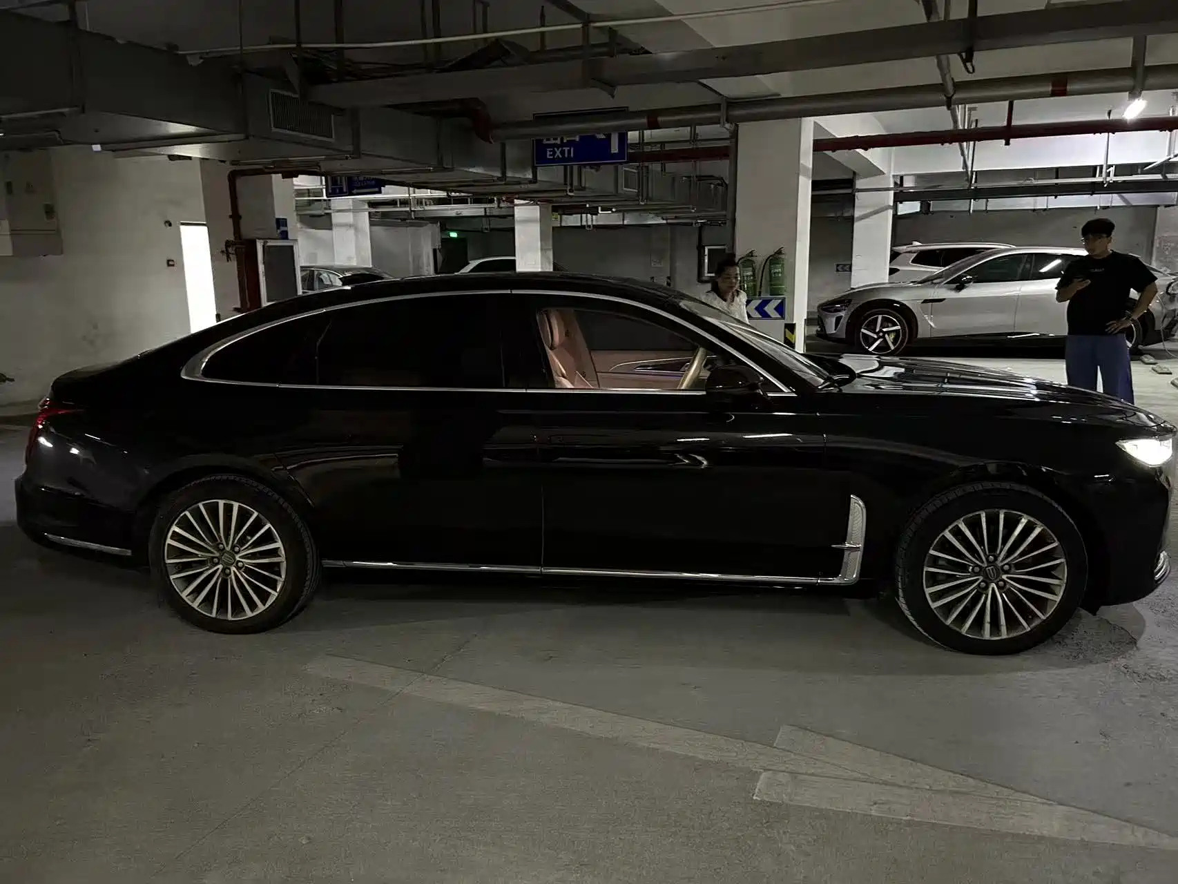 Photo 6 - Hongqi H9