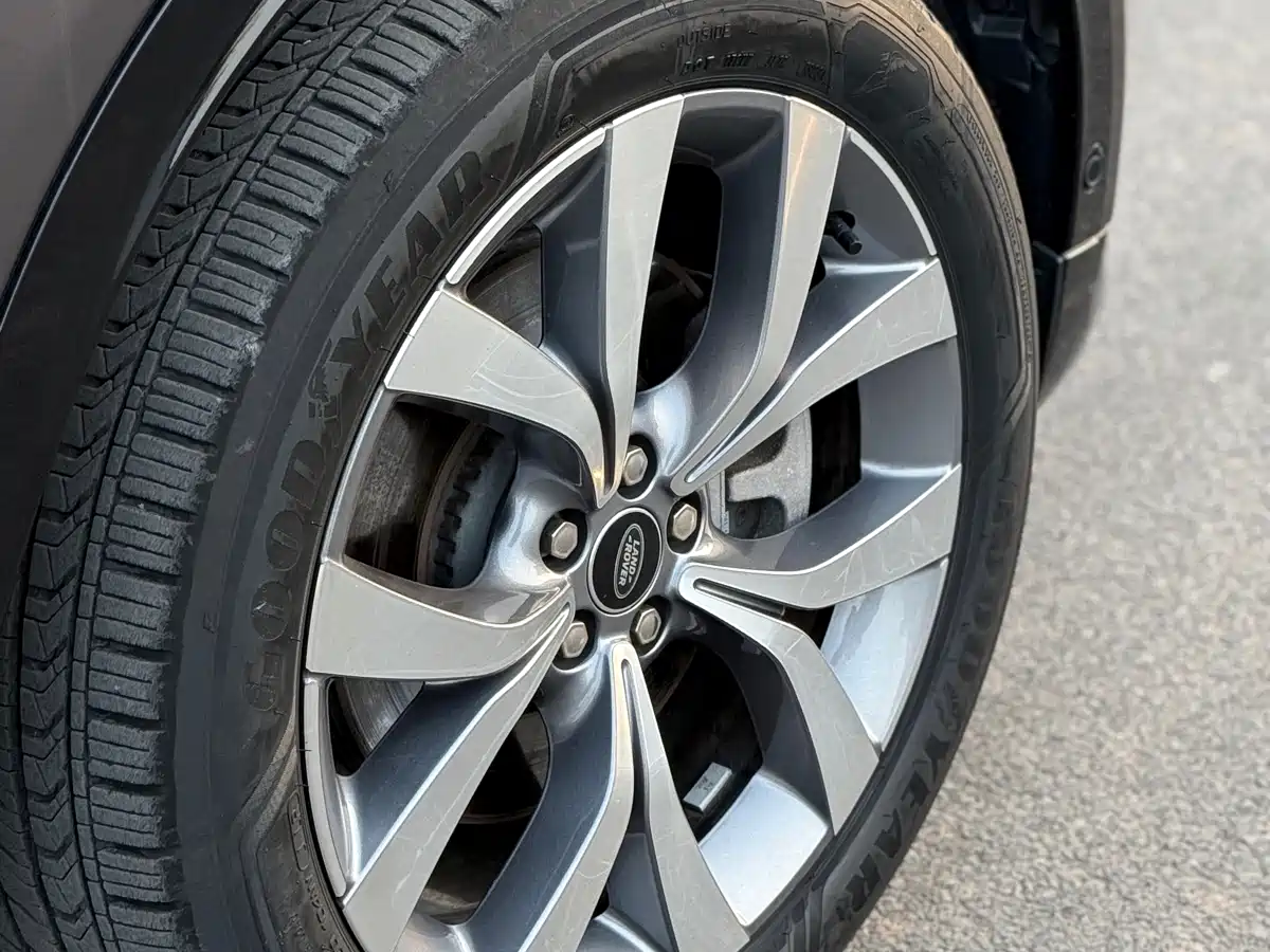 Land Rover Discovery Sport 2024 Luxury Custom Edition фото 10