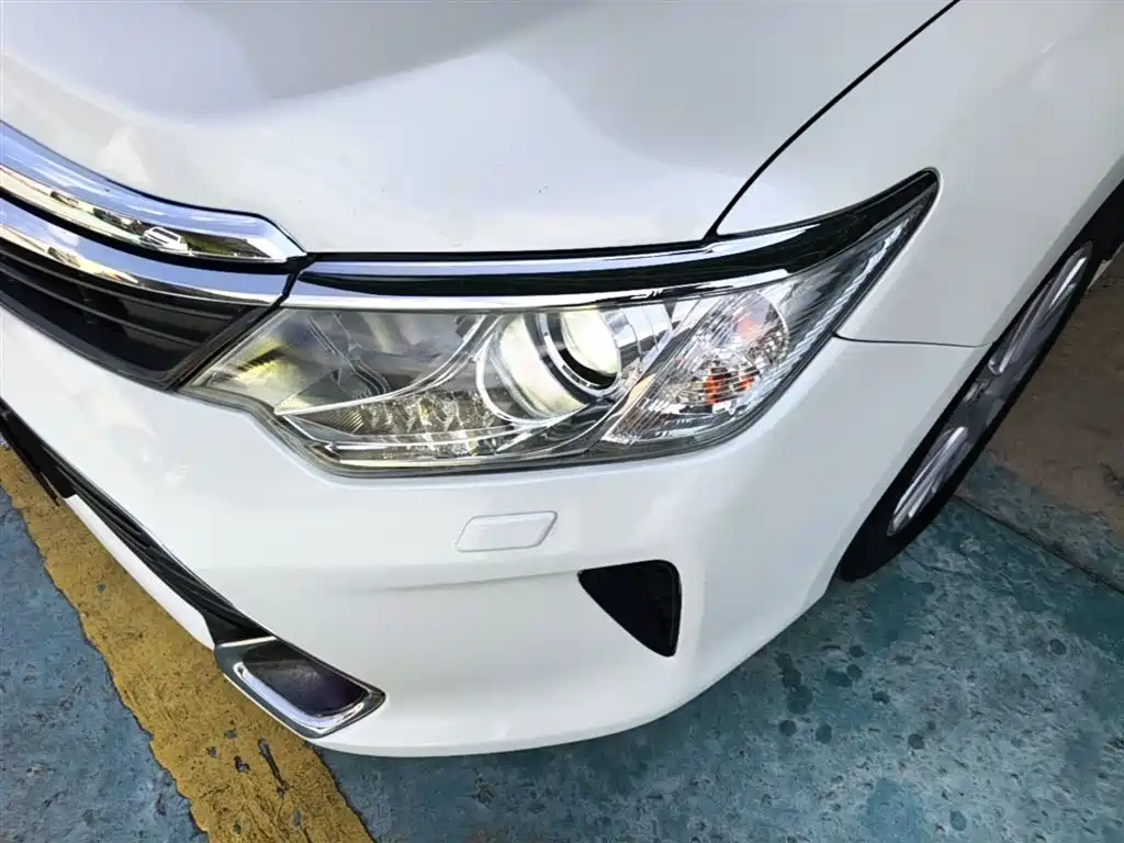 Toyota Camry 2015 2.5G Luxury Navigation Edition фото 24