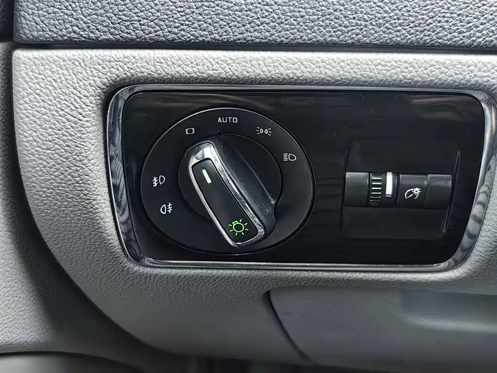 Фото 21 - Škoda Superb