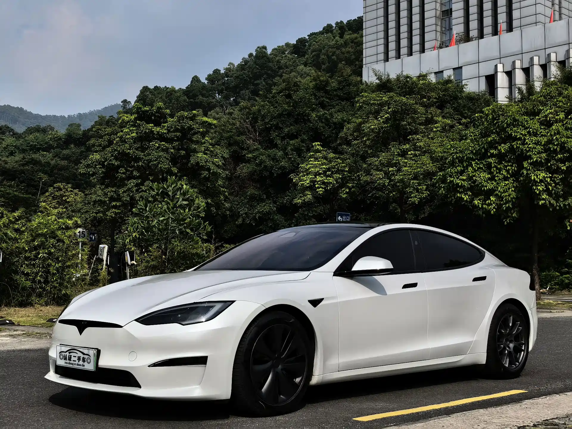 Фото 1 - Tesla Model S