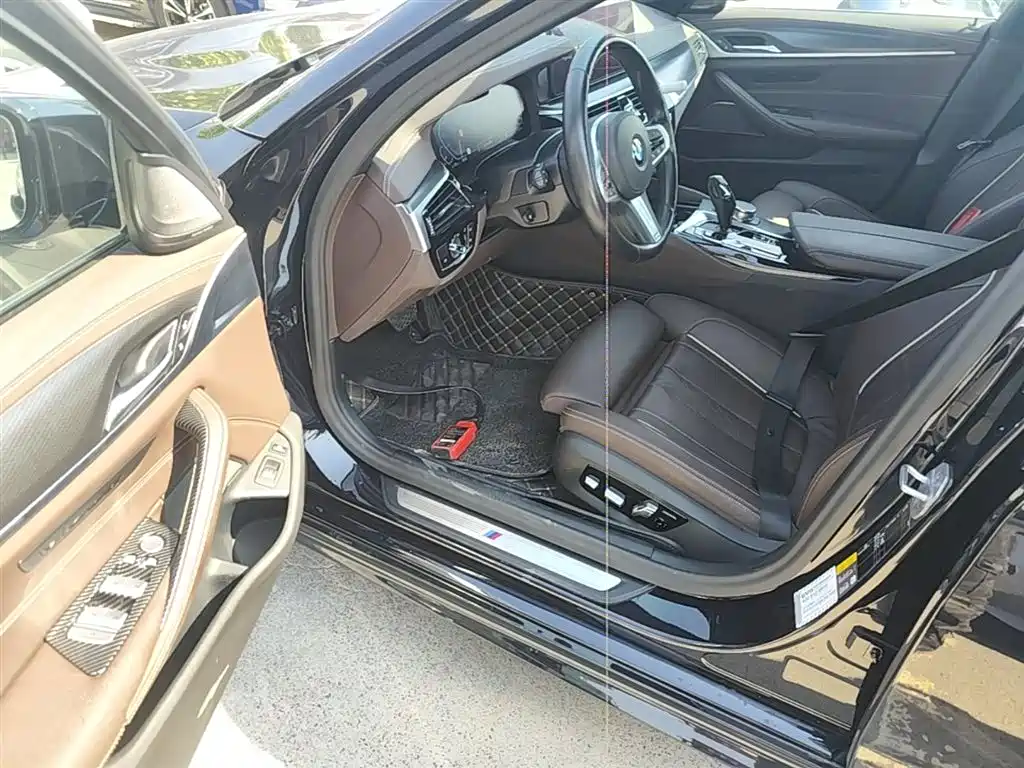 BMW 5 Series New Energy 2021 535Le Pioneer Edition M Sport Package фото 16