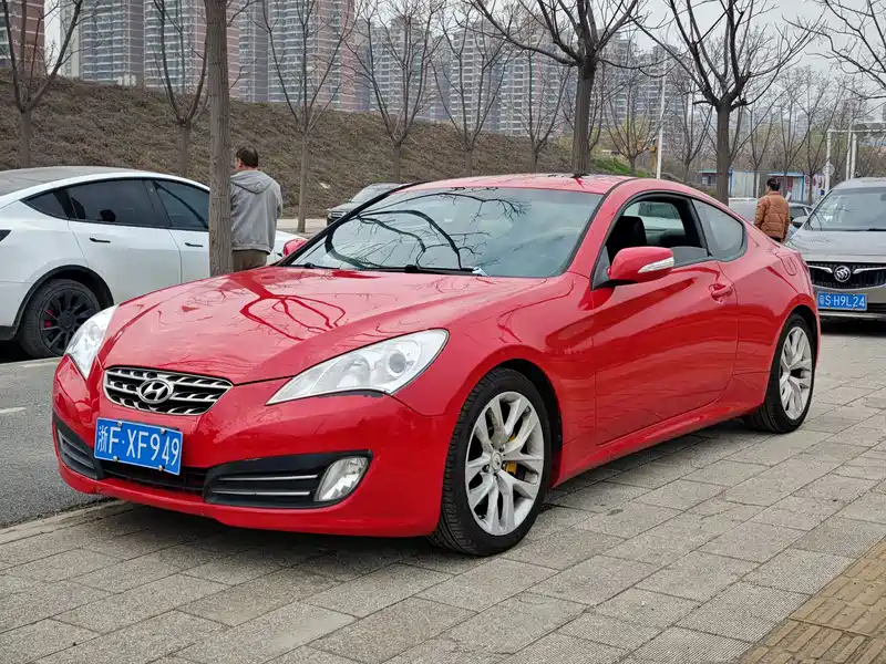 Hyundai Genesis Coupe Model 2.0T Automatic Luxury Edition