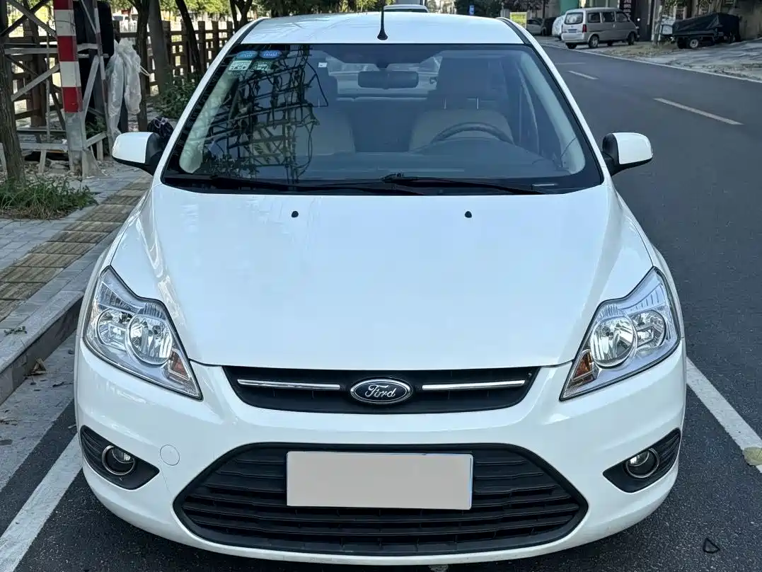 Ford Focus 2014 2013 Sedan Classic 1.8L Automatic Base