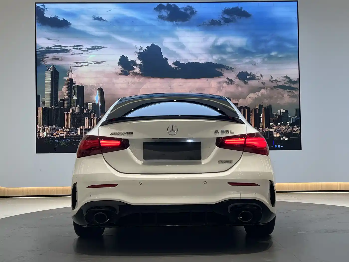 Mercedes-Benz A-Class AMG 2024 Facelift AMG A 35 L 4MATIC фото 7