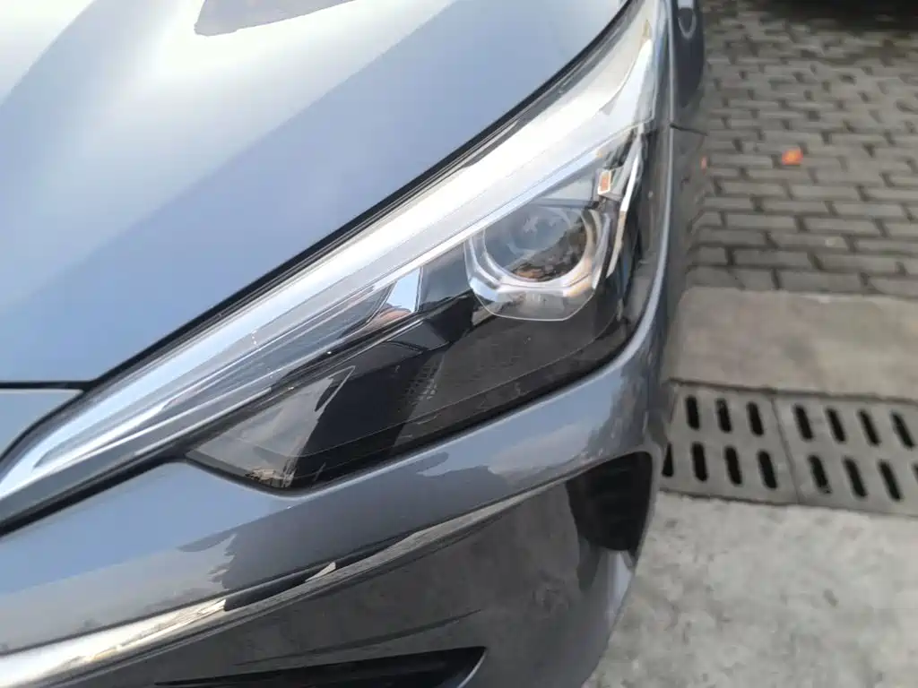 Фото 24 - Roewe i5