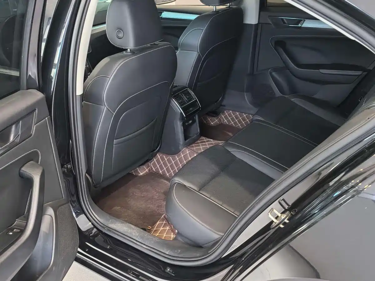 Photo 10 - Škoda Superb
