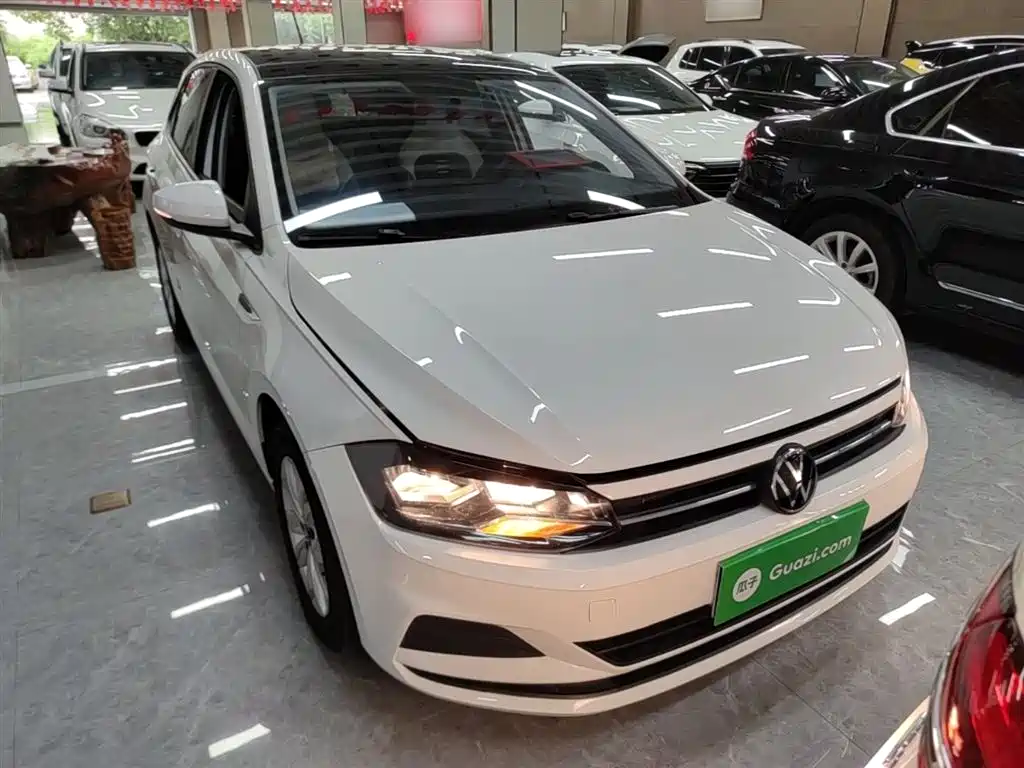 VOLKSWAGEN POLO