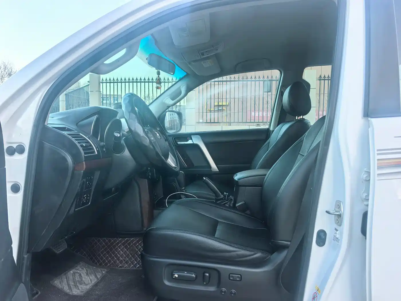 Toyota Prado 2014 4.0L Automatic TX фото 4