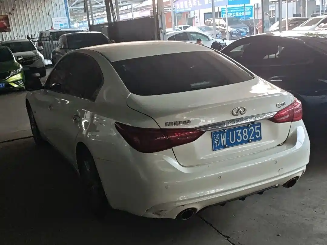 Photo 7 - Infiniti Q50L