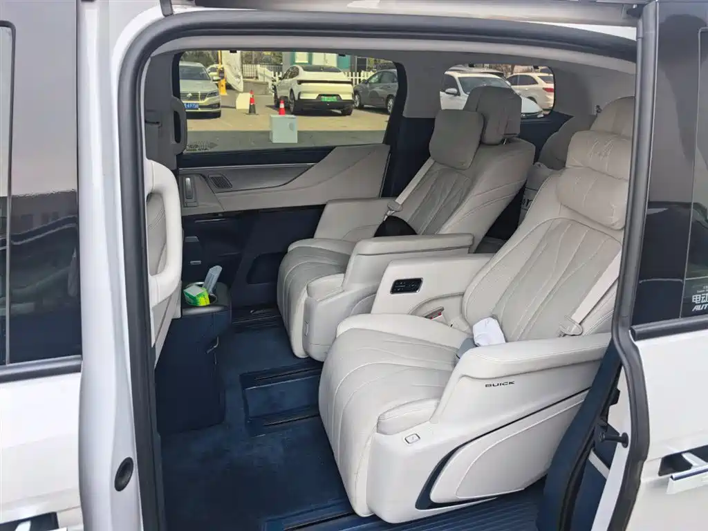 BUICK GL8 NEW ENERGY