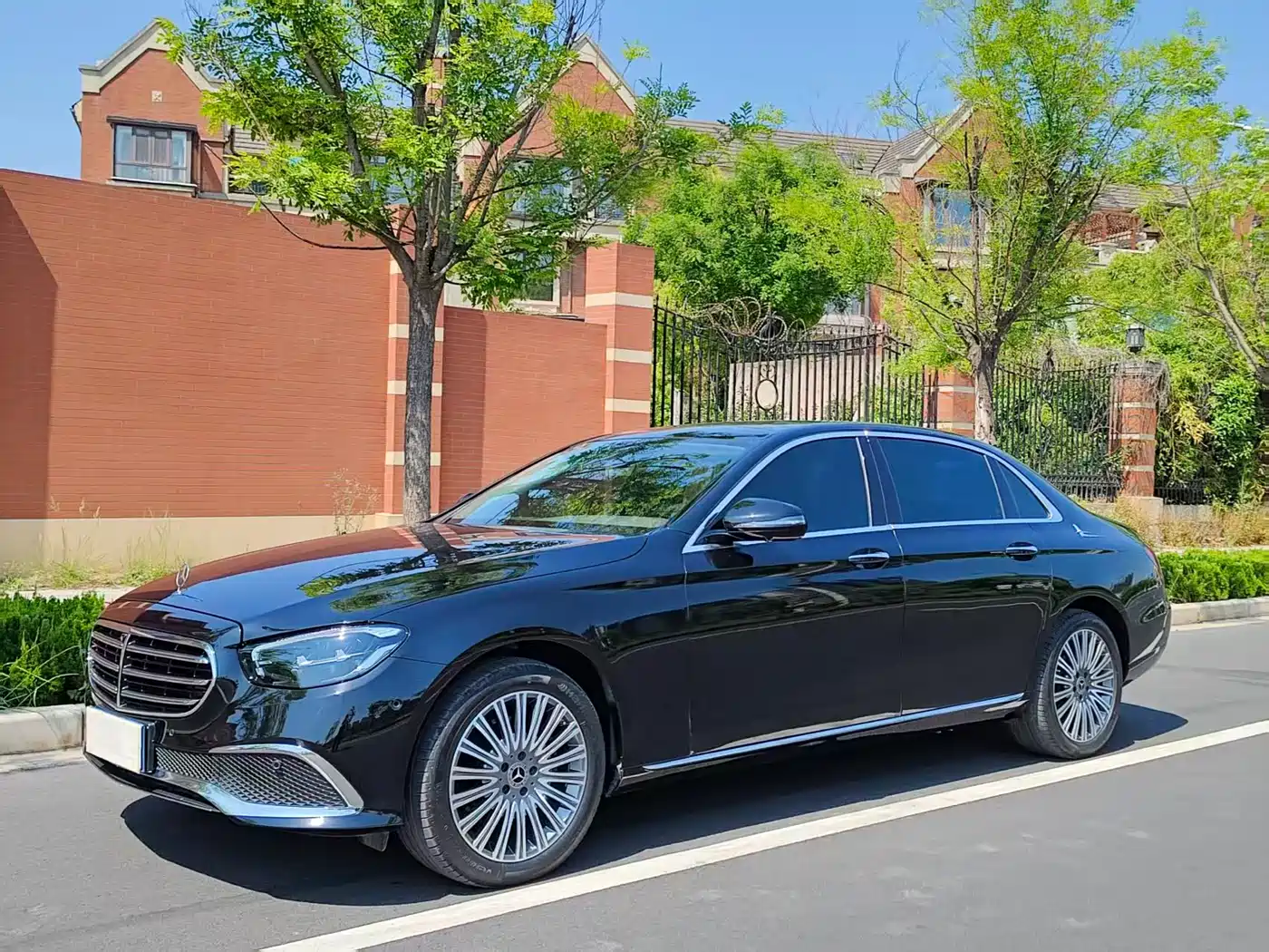 Mercedes-Benz E-Class 2023 E 300 L Fashion фото 16