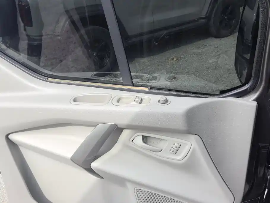 Photo 7 - Ford Tourneo