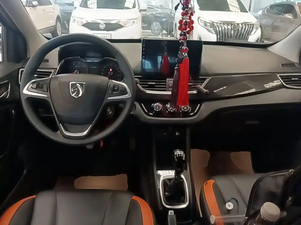 Baojun 310 2016 2016 1.2L Manual Luxury Type