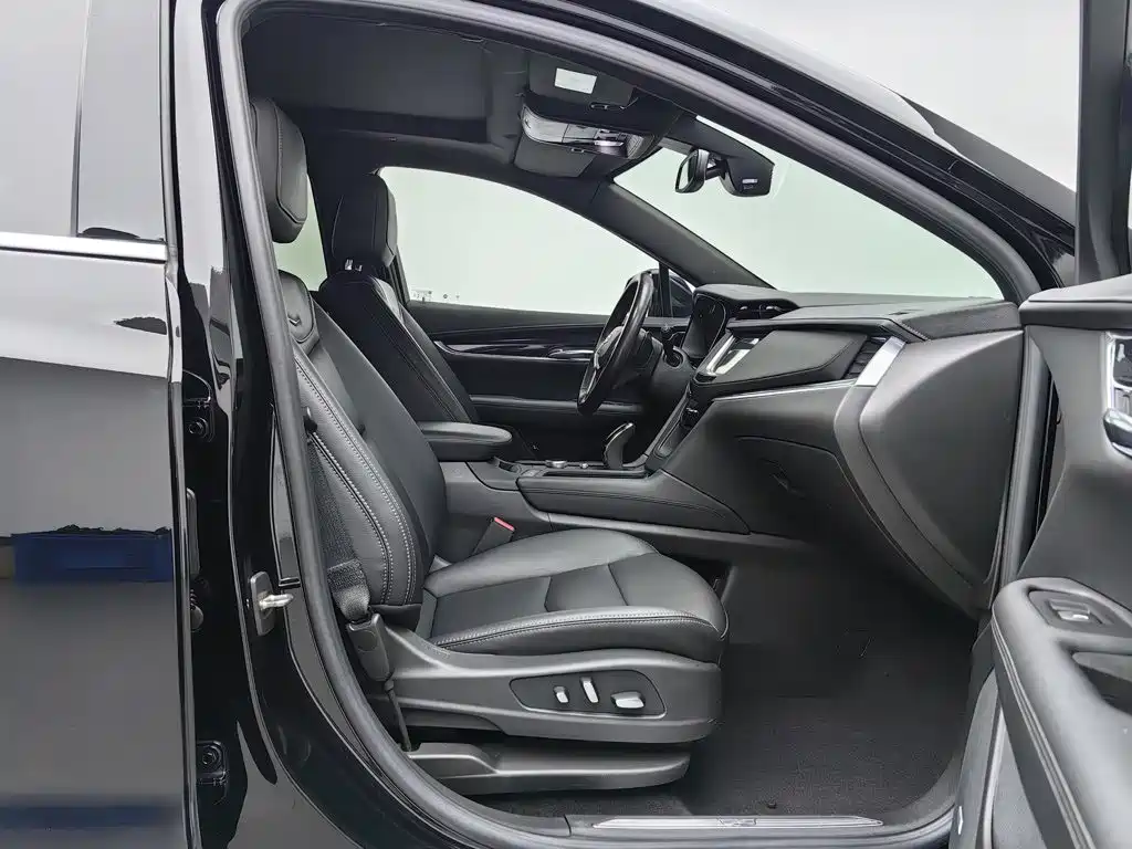 Фото 23 - Cadillac XT5