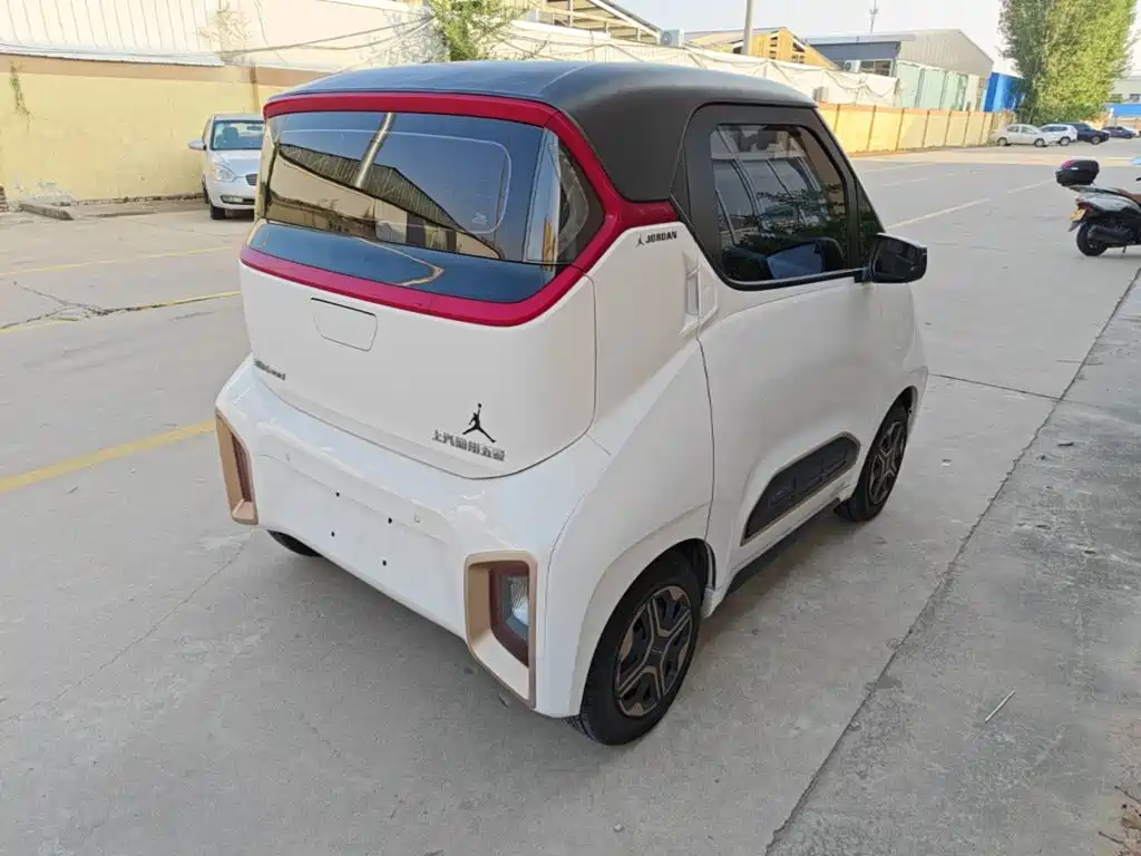 Фото 7 - Baojun E200
