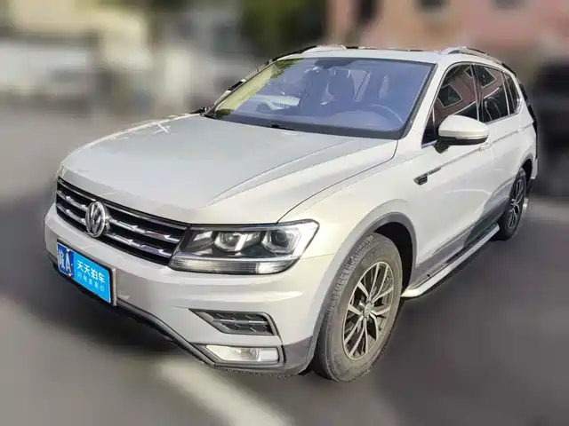 Volkswagen Tiguan L 2017 330TSI Automatic 2WD Luxury Edition — фото 1