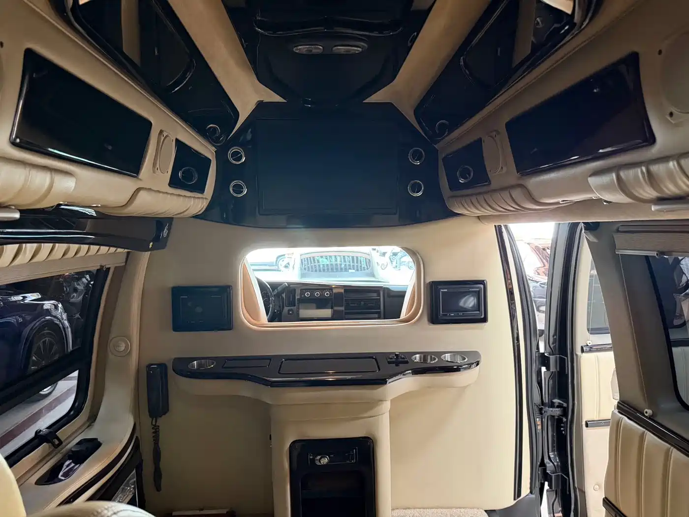 GMC Savana 2011 2011 Model 6.0L Business Star 7-seater