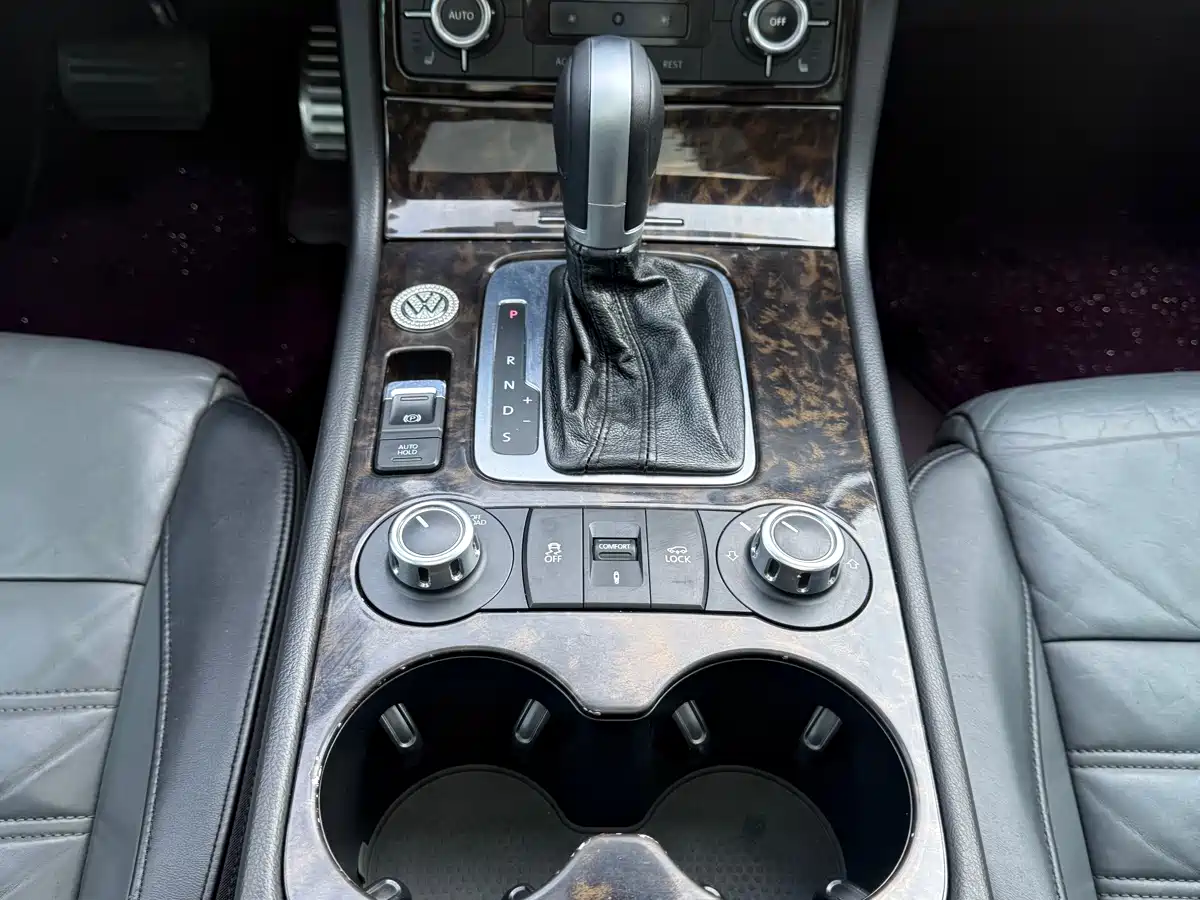 Volkswagen Touareg 2012 R-Line High Spec фото 18