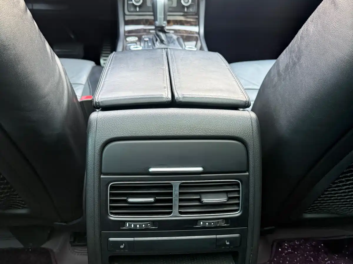 Volkswagen Touareg 2012 R-Line High Spec фото 19