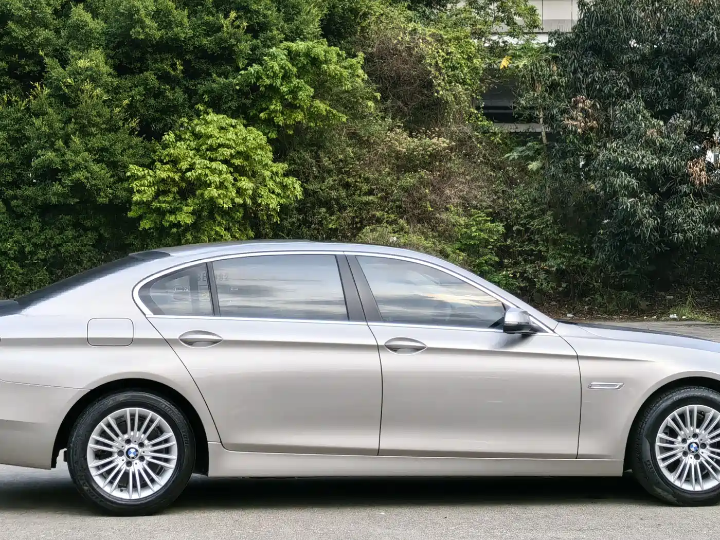 BMW 5 Series 2014 525Li Leading фото 13