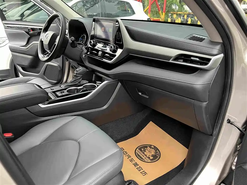 Фото 17 - Toyota Highlander