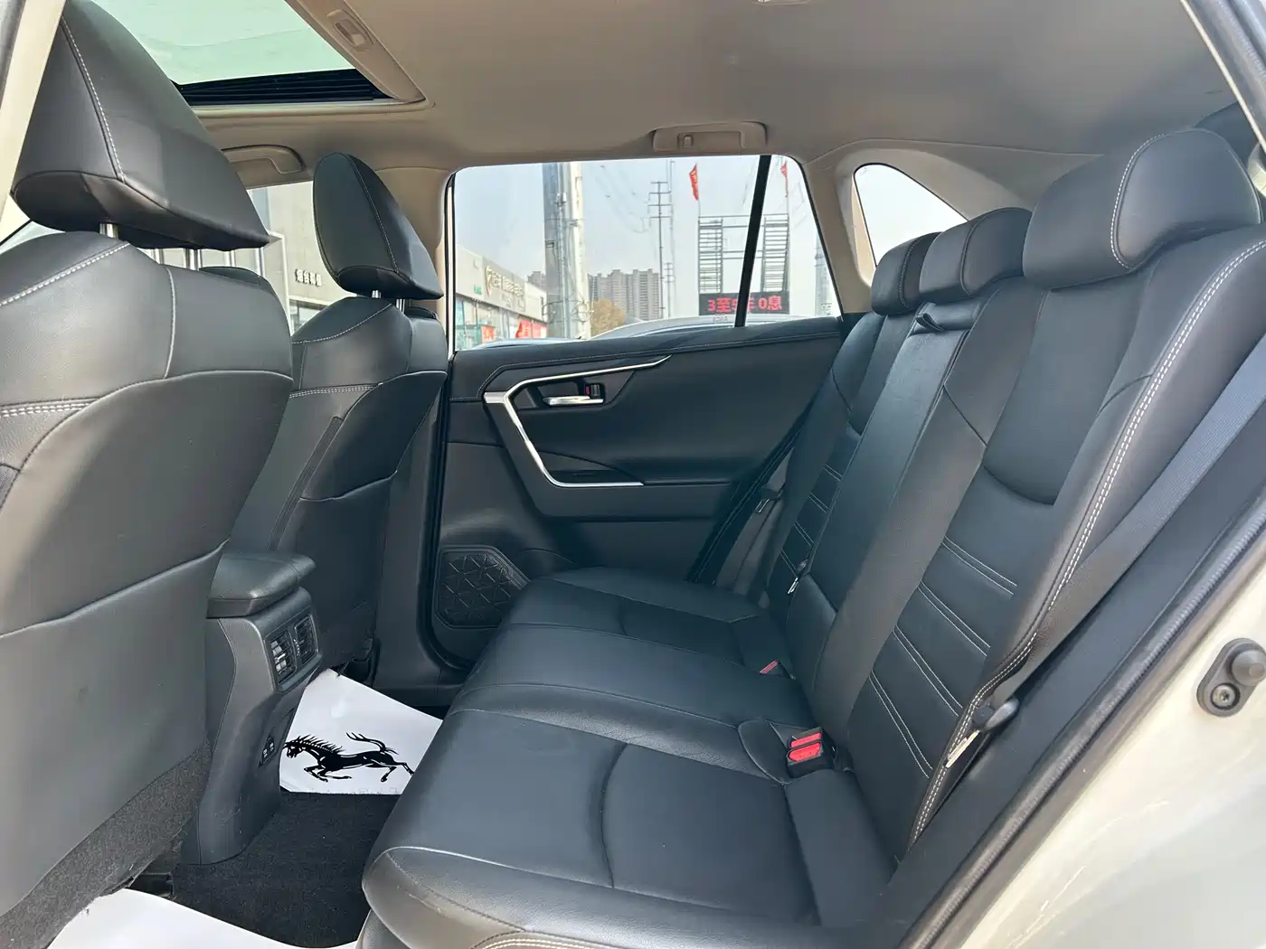 Toyota RAV4 Rongfang 2020 Hybrid 2.5L E-CVT 4WD Elite PLUS фото 8