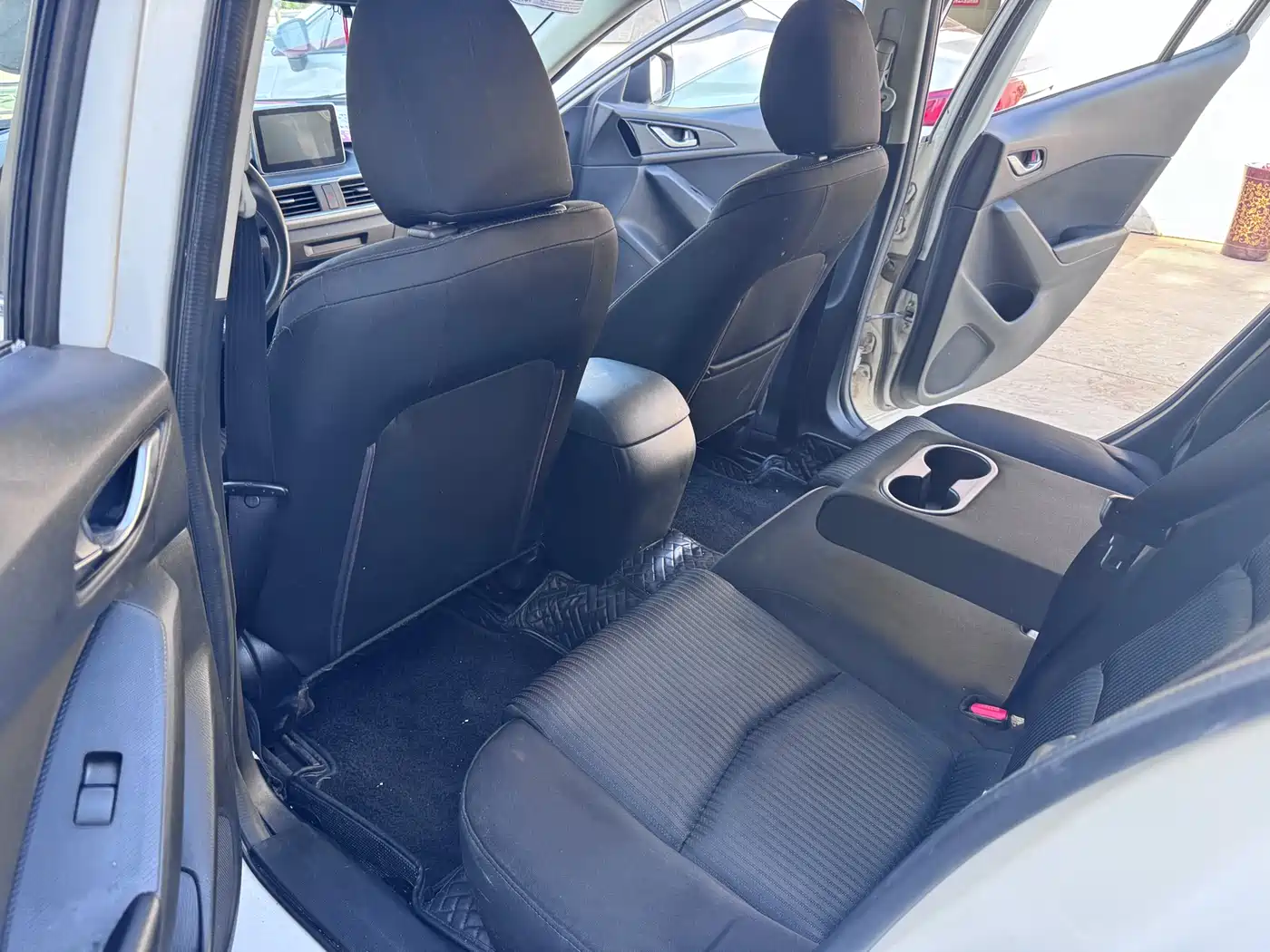 Mazda Mazda3 Axela 2014 Hatchback 1.5L Automatic Luxury фото 8