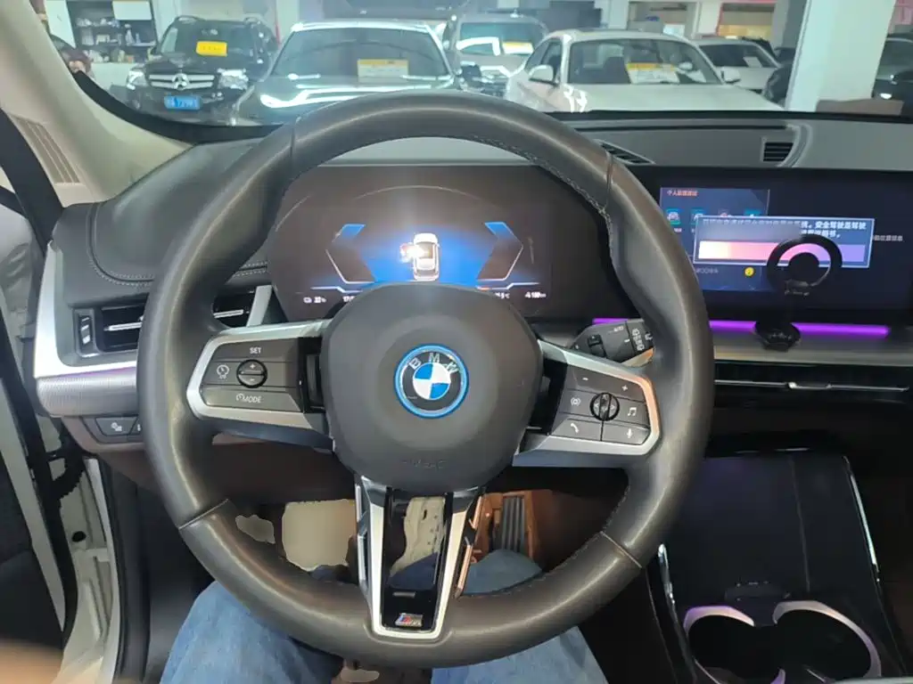 Photo 11 - BMW iX1
