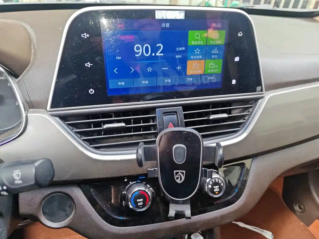 Baojun 310W 2018 2017 1.5L Manual Fashion Edition (China V)